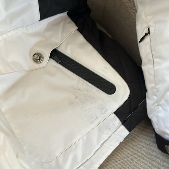 Women's size small winter/ski jacket. - Picture 4 of 5